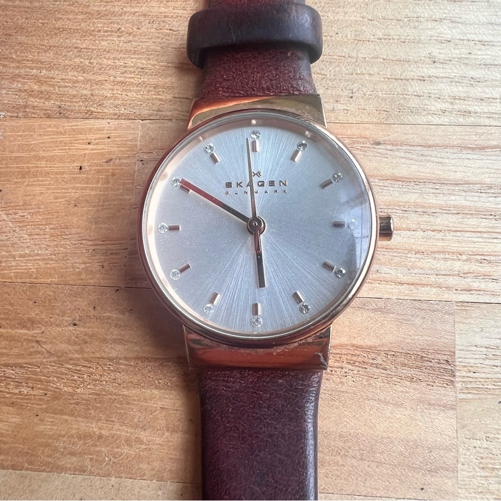 Skagen Denmark ladies rose gold tone brown leather dress watch NEW BATTERY